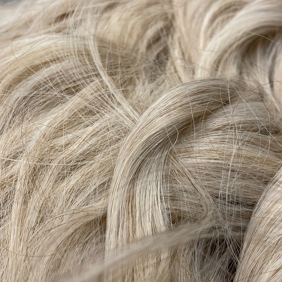 white matte wig long butter blonde beach waves wig bangs middle part 24” NWT - Picture 15 of 16